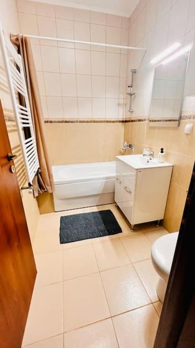 Otopeni Airport Apartment With Private Garden Exterior photo